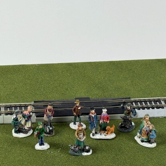 Hand-Painted Miniature Victorian Railway Figures Hobby Collectibles Set of 8 - Picture 6 of 9